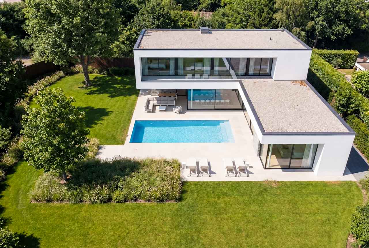 Output: fotorealistisch dronebeeld